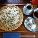 蕎麦処 十六代 - 十割。薬味でおろしが付いてくるのが、群馬の「うどん」の地域。
            