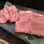 SATOブリアン - タン元、タン中