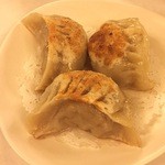 Triple Crown Restaurant - 鍋貼は根本的に焼き方がおかしい