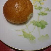 シェ フルール 横濱 - 適温に暖められたロールパン