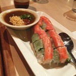 Dao Thai Restaurant - タイ料理屋だけどベトナム風生春巻き・ウイズ・カニカーマ