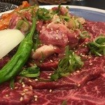 神戸 牛ひげ - きれいに並べられたお肉。