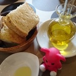 イタリア料理 アチェルボ - ランチの自家製パン