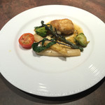 ル ボークープ - 鮟鱇のロースト　焦しバターソース　シェフの実家の菜花　根キャベツにロワールの初物のホワイトアスパラを添えて　2016-3