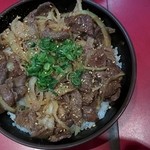 焼肉丼 十番 - ホルモン丼大盛