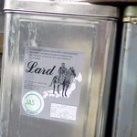 とんかつ おさむ - 旨さの秘密？ラード缶を発見