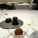 La Cime - 舌平目クロメスキー、奥：ブータン　ドック