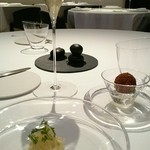 La Cime - 手前：ウドとアオリイカ、インカとセルフィーユ。