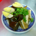 阿亮餃子館 - 魯蛋、海帯、豆腐等々の小菜(TWD20)