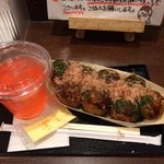 Tsukiji Gindako - たこ焼き8個入り。
                        税込550円。
                        アセロラは税込100円。