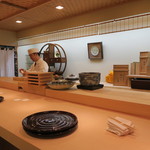 青華こばやし - 28年3月　幅広い白木カウンター