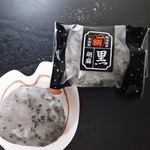 御菓子処　一楽 - 御菓子処一楽の黒胡麻大福。