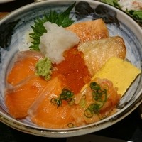くし路 KITTE丸の内店 - 鮭どんぶり