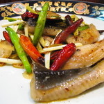 酒中花 空心  - 鰻と黄ニラの唐辛子炒め