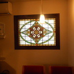 シェ・ジャニー - ステンドグラスも素敵です。