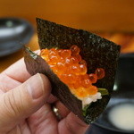 寿司割烹 魚紋 - イクラ