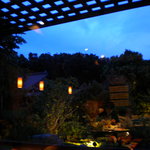 居酒屋赤沢亭 - 夕暮れの庭園