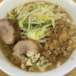 ラーメン二郎 - ラーメン 700円　麺半分・ヤサイ少なめ・ニンニクちょっと・アブラ