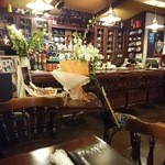 MON - 店内です。カウンタ側です。