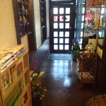 MON - 店内です。（入り口付近です）