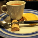 トラットリアビコローレヨコハマ - 三浦大根とシチリアトマトのスープ　オレンジオイル掛け、豆のタコス風の薄焼き