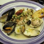 トラットリアビコローレヨコハマ - 本日の魚料理＝スズキ、浅利、蛤