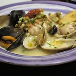 トラットリアビコローレヨコハマ - 本日の魚料理＝スズキ、浅利、蛤