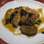 トラットリアビコローレヨコハマ - 山形県産の平牧金華豚ロースト　トリュフソース　トリュフ添え