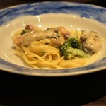 トラットリアビコローレヨコハマ - フェットチーネ　フレッシュトマトとバジリコソース　水牛のモッツァレラチーズ添え