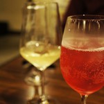 トラットリアビコローレヨコハマ - ジュース、白ワイン‥