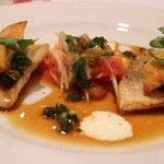 CHEZ MATTIN - イトヨリのポワレにピエ・ド・コション（豚足）のパイ包みを添え。