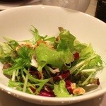 Auberge La Calèche - くるみのサラダ