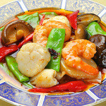 景徳鎮 - 海鮮三種と旬野菜の四川黒豆炒め