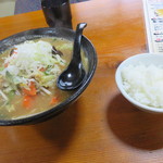 酒場 直蔵 - 煮込み味噌ラーメン【850円】+半ライス【サービス】