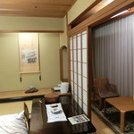 奈良ホテル - 違い棚の床の間や中庭の見えるテラスも。