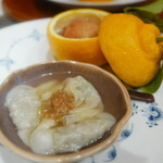 さ行 - アサリとレンコンのワンタンと揚げ胡麻豆腐を三宝柑に