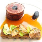 アジュール フォーティーファイブ - ランチコース 7825円 の西オーストラリア産仔羊のロースト 黒ニンニクのアクセント