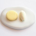 アジュール フォーティーファイブ - ランチコース 7825円 の北海道産の無塩バター、フランス ブルターニュ ブール･ドゥミ・セル(有塩バター)