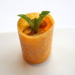 アジュール フォーティーファイブ - ランチコース 7825円 の春巻きの皮 ミモレットのムース パンプキンシードのせ