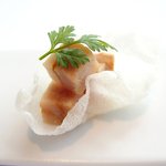 アジュール フォーティーファイブ - ランチコース 7825円 のライスペーパー タンドリーチキンのテリーヌ