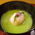お椀～小柱の桜蒸し、うすいえんどうのすり流し (28.3)