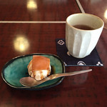 48588166 - デザートの豆腐アイス 生八つ橋添え