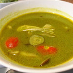 カフェ ブルーチェ - ほうれん草と牡蠣のタイ風グリーンカレー！