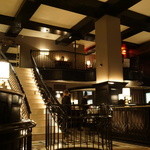 Del Posto - 入口正面の大きな階段
