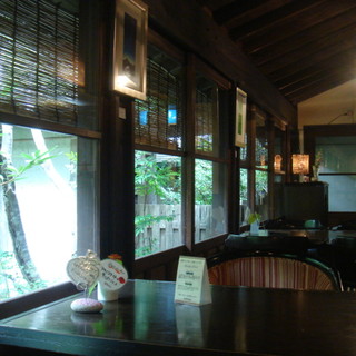 ラウンジ 山ぼうし_2