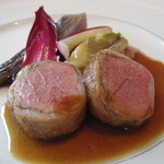 ベージュ アラン・デュカス 東京 - 仔羊背肉の香草風、フェンネルとラディッキオ