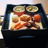 京懐石 美濃吉 そごう千葉店 - お雛様を開けると・・・。