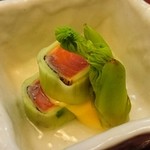 日本料理 喜春 - 桜鱒の砧巻き 黄身酢。