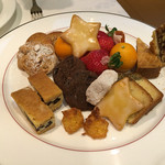 北島亭 - プティ・フール。どえらい量です。