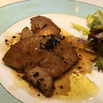 北島亭 - フォアグラのポアレ。旬の新筍と相性抜群！